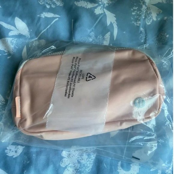 NWT Lululemon Everywhere Belt Bag 1L in RARE Melon Sorbet Color - Picture 3 of 4